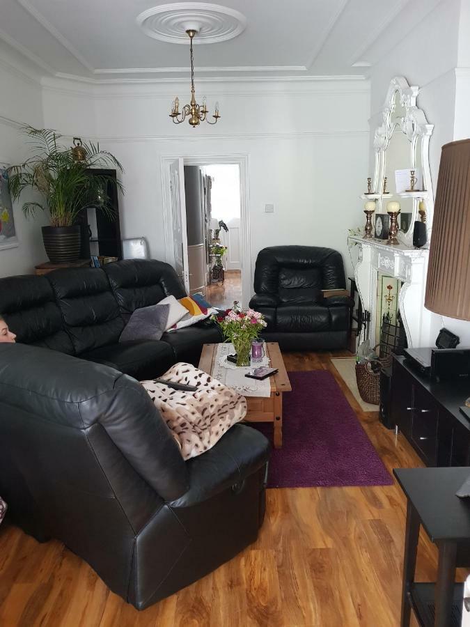 Beautiful Room In Victorian Family Home Ilford Kültér fotó